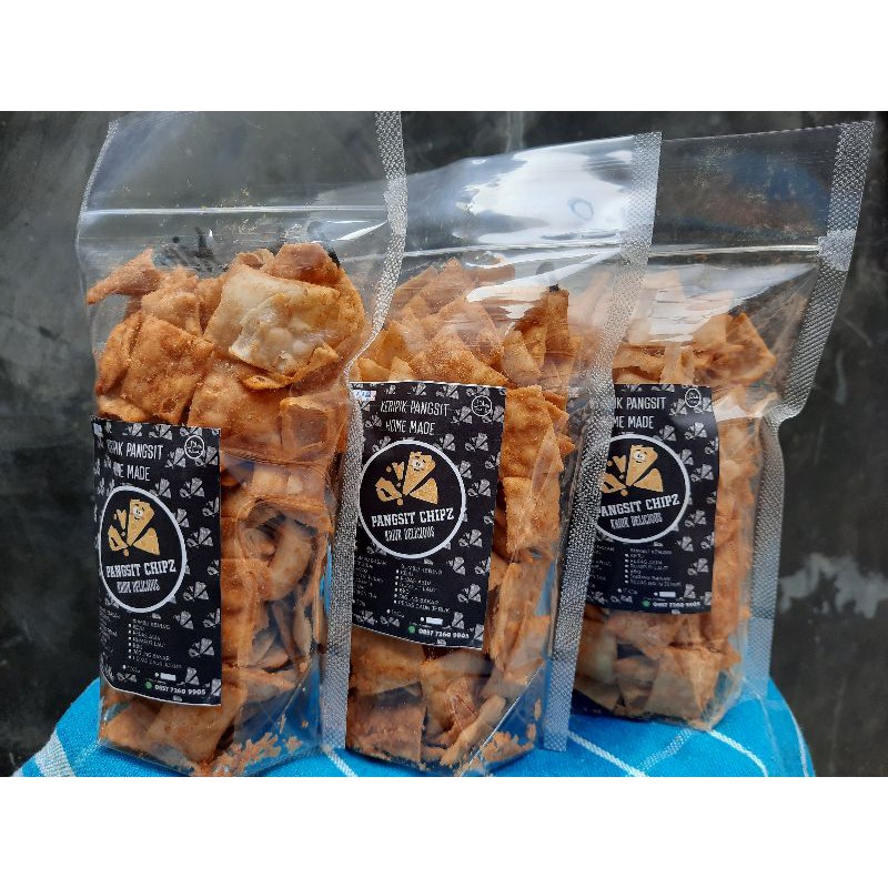 

Keripik pangsit cemilan murah