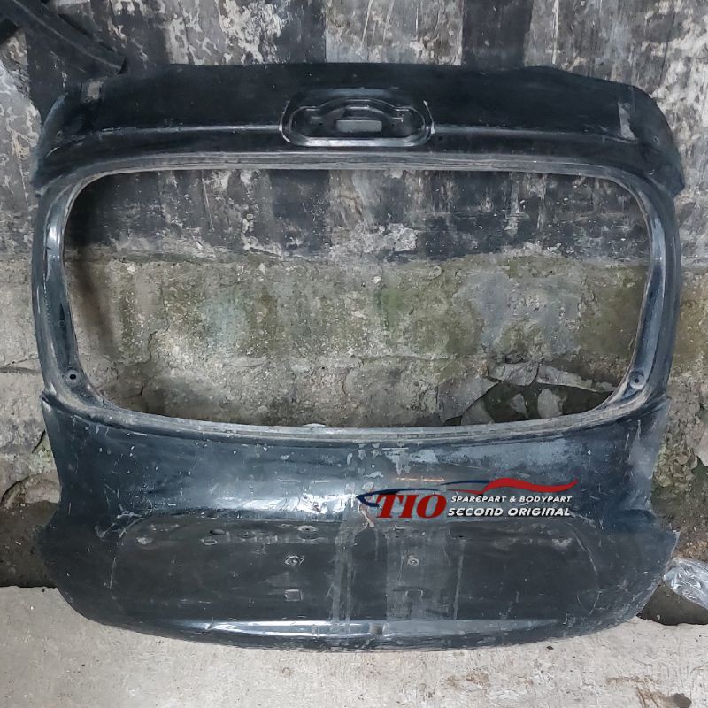 pintu bagasi Nissan Juke