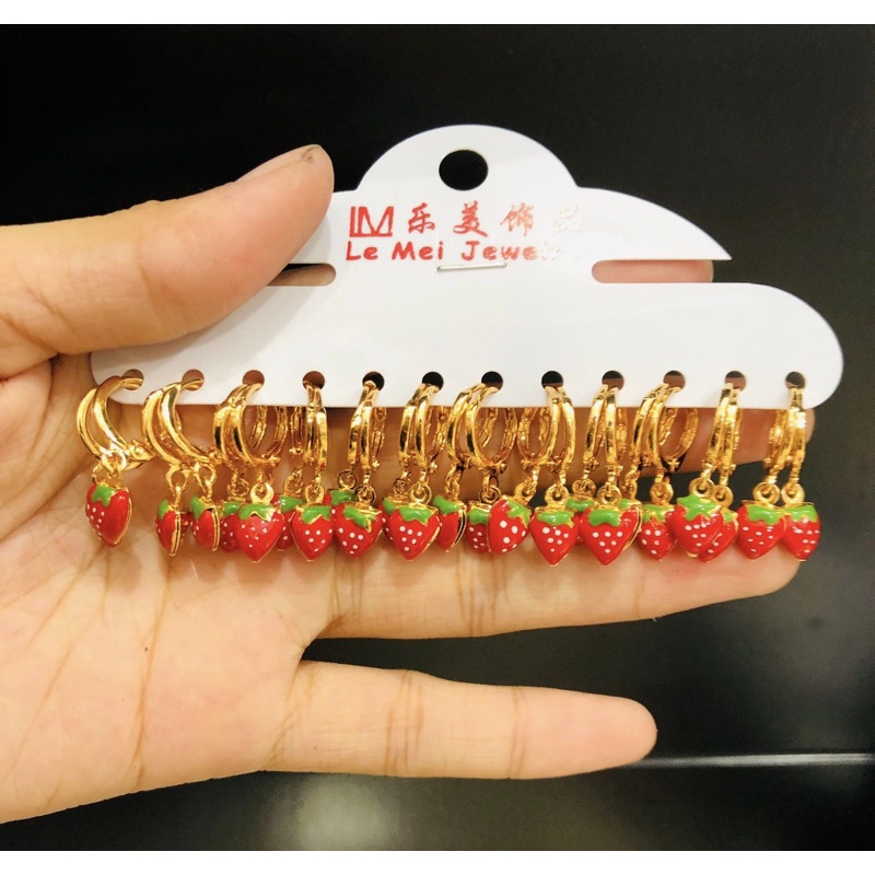 lusinan anting anak strowberry isi 12 pasang anting sesuai gambar