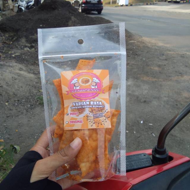 

Krawang kripik bawang rasa pedas