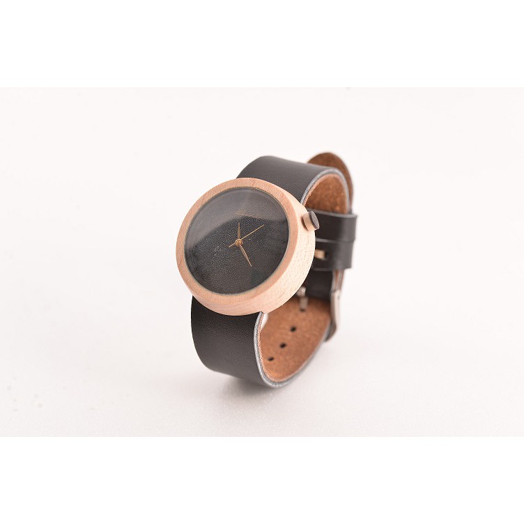 

Eboni Jam Kayu Pineblack