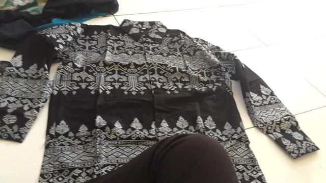 Kemeja Batik Casual Trendy Lengan Panjang Warna Hitam Gold Emas Hitam Silver