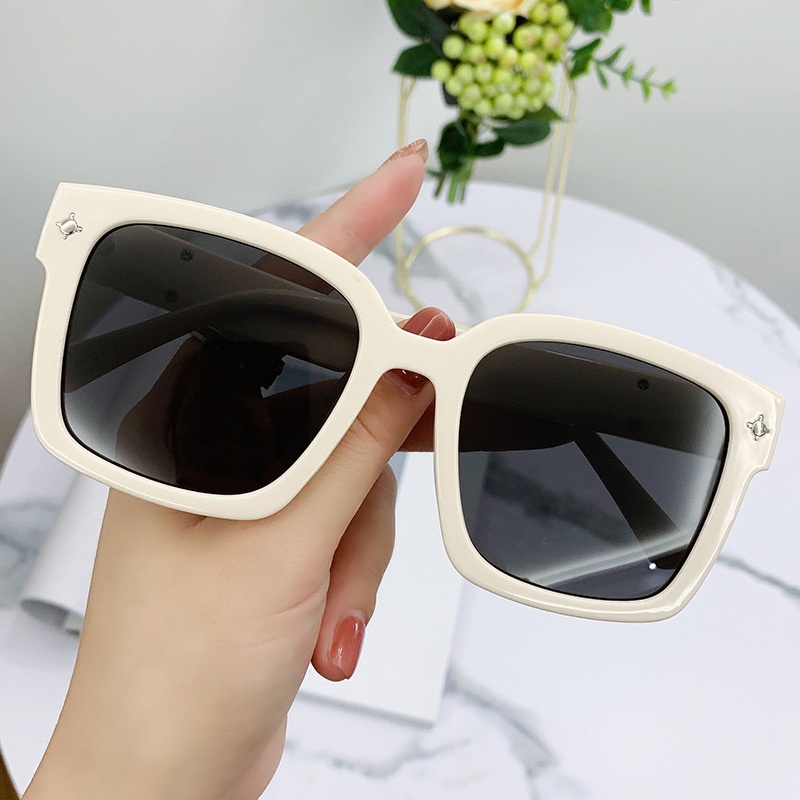 Kacamata Hitam UV400 Bentuk Kotak Bahan Metal Gaya Retro Korea Untuk Wanita
