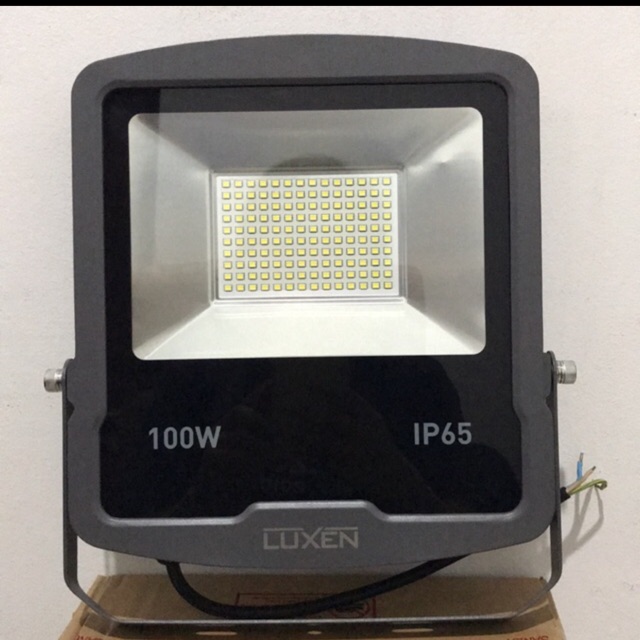 Lampu sorot Luxen 100W