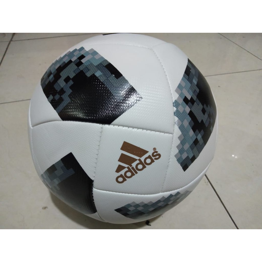 Bola kaki Adias Piala Dunia 2018