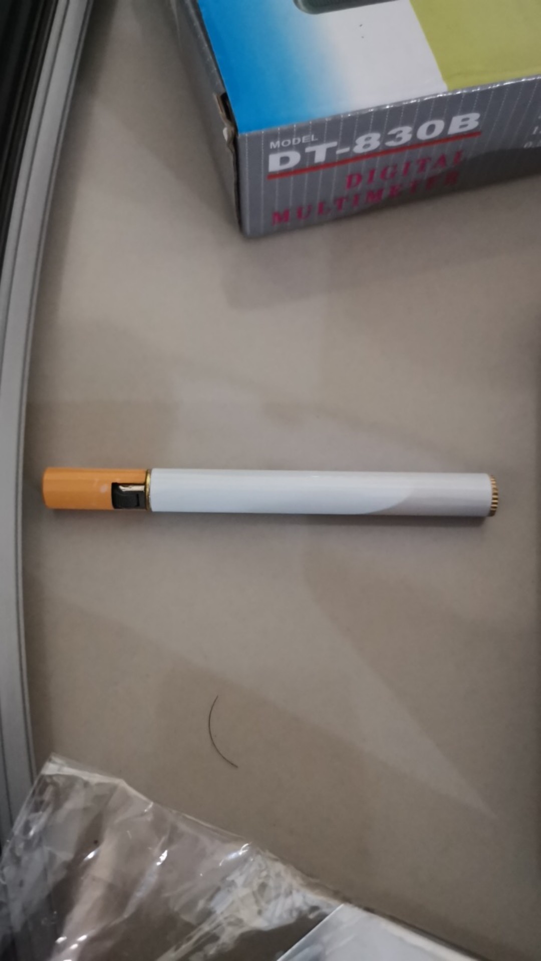 Korek Api Gas Lighter Desain Sesuai Gambar Dapat Diisi Ulang 8.5x0.83cm