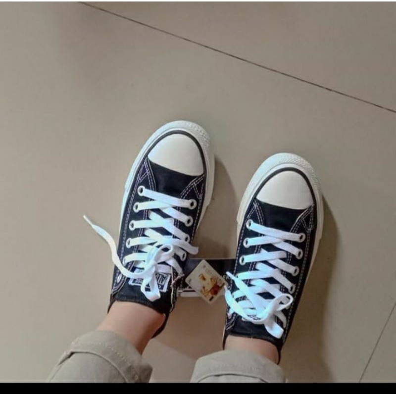 Sepatu Converse Hitam Putih