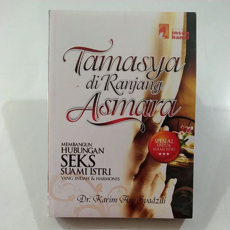 Buku Tamasya di Ranjang Asmara
