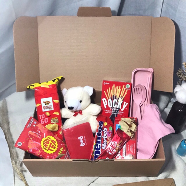 

CUSTOM SNACK GIFT BOX | KADO WISUDA | KADO ULANGTAHUN CEWEK | KADO ULANGTAHUN COWOK