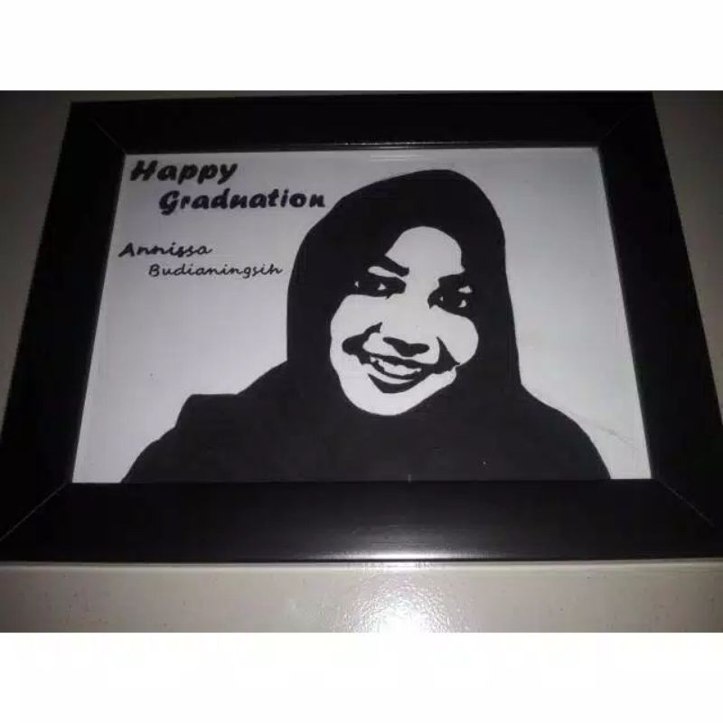 Sketsa Wajah Siluet dengan Bingkai Foto untuk Hadiah Ulangtahun atau Wisuda