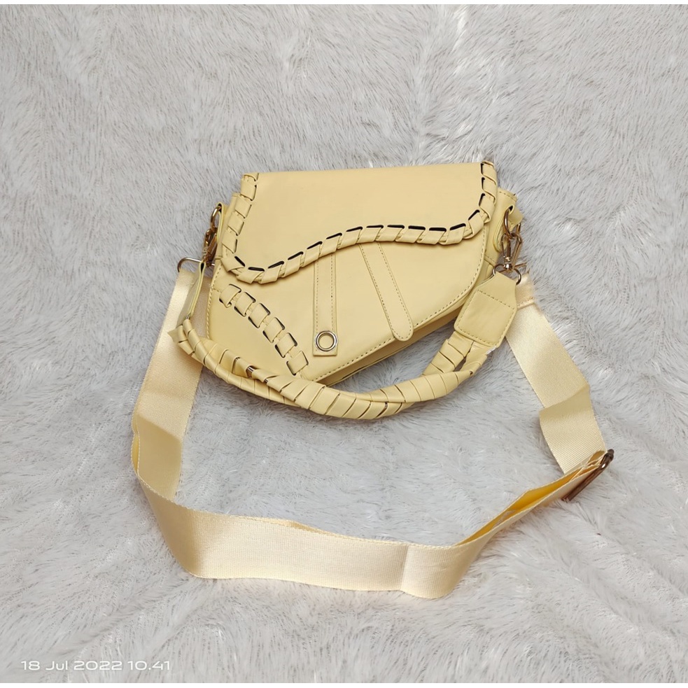 TFT AX 92959 AX959 D03 T44 784 773 058 (3 MUAT 1 KG) Tas selempang wanita import Batam Jakarta Saddle Bag terbaru Ready Hitam Beige Kuning Ungu