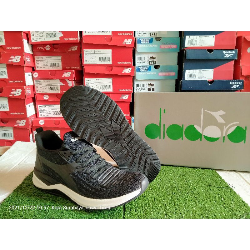 DIADORA ALLESIA DIACA20101BK for men original