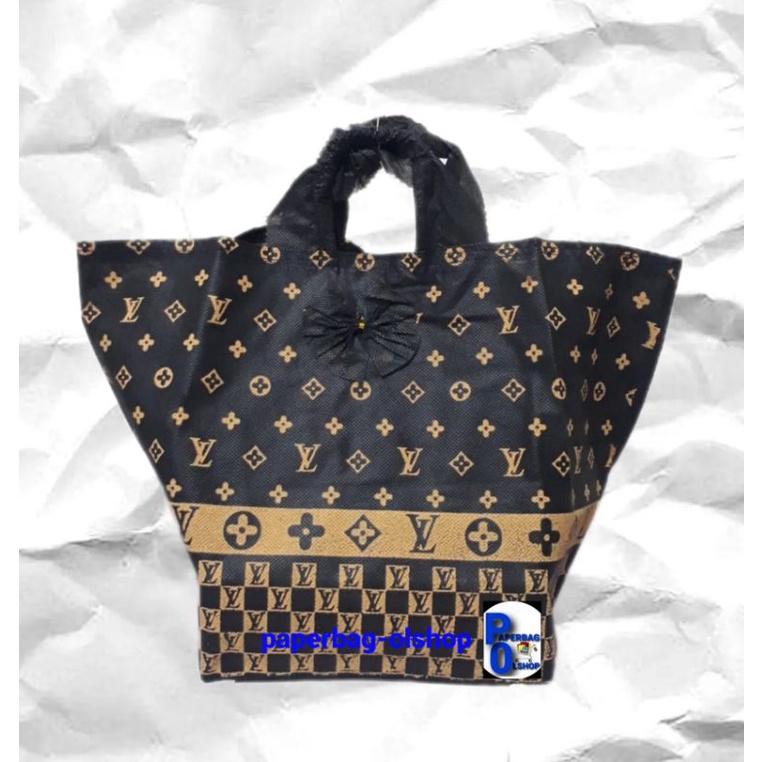 

tas hajatan 22 pita hitam (22×22×30)