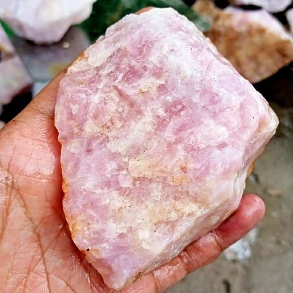 Batu Rose Quartz Bahan Batu Akik dan Hiasan Kiloan