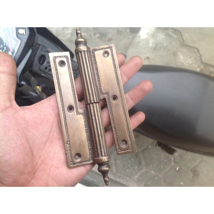 Engsel pintu kuningan antik bermotif Asli Kuningan