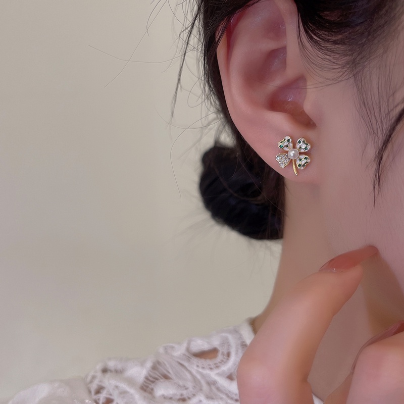 Anting-anting Daun Periksa Hitam Berlian Berkilau Aksesoris Telinga fashion Korea Wanita