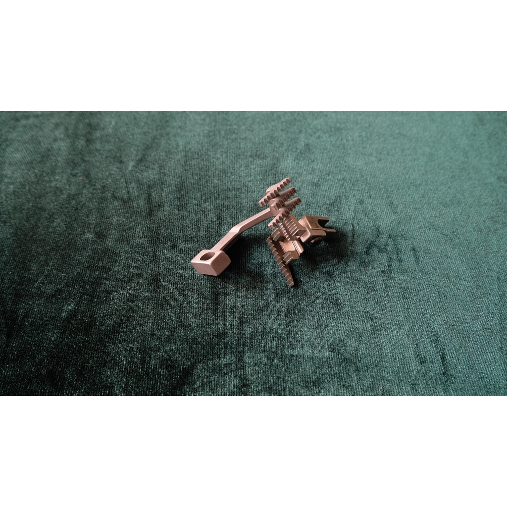 Feed dog / Gigi mesin jahit obras Juki benang 5 dan benang 6