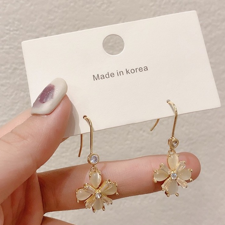 Anting Wanita Korea Bunga-bunga/ Korean Flowers Shape Earrings-Bunga Berlian