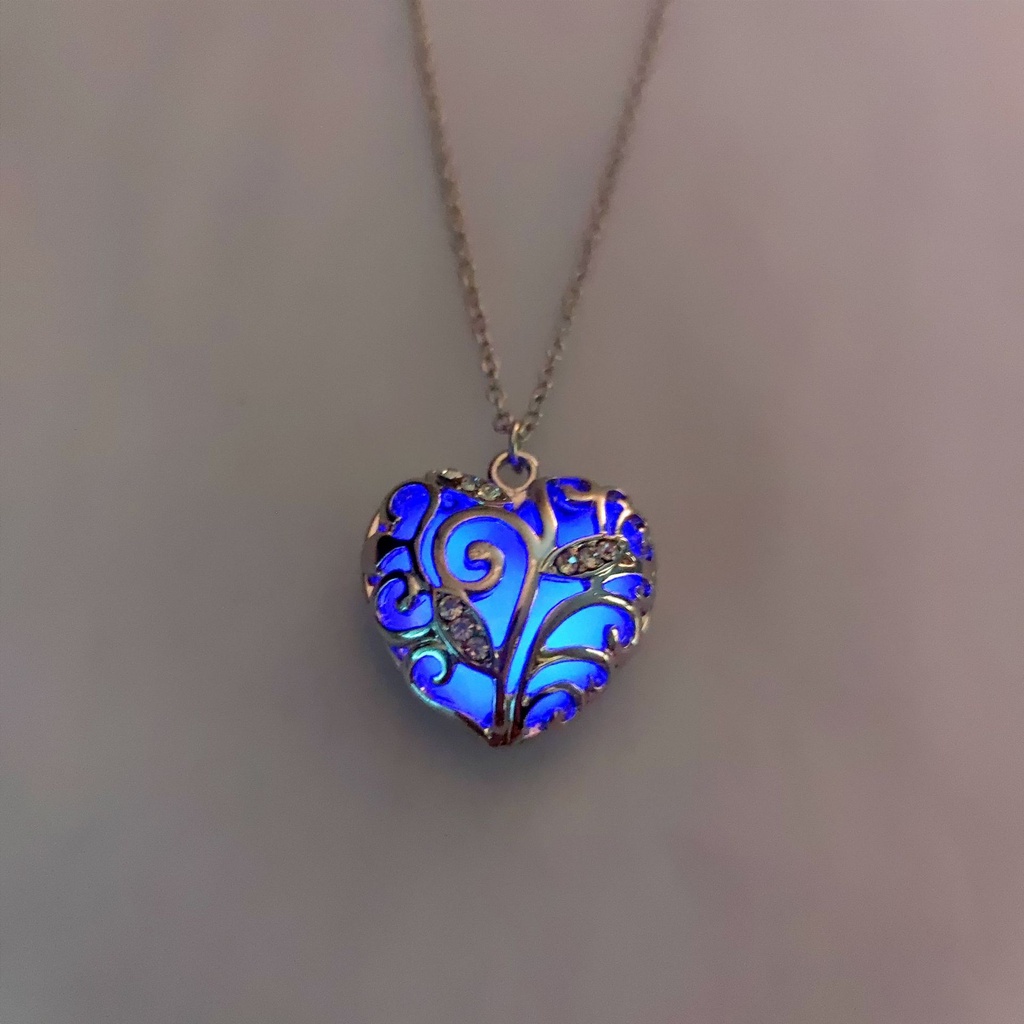 Kalung Rantai Liontin Hati Hollow Hias Berlian Imitasi Luminous Untuk Wanita / Hadiah Natal