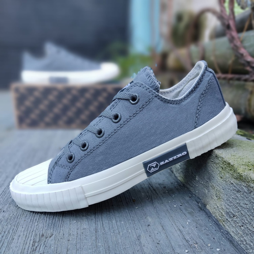 Sepatu Pria Santai Jalan Fashion Keren Distro Remaja Kuliah Trend Abu Putih Lokal Cets Basic Low Pria