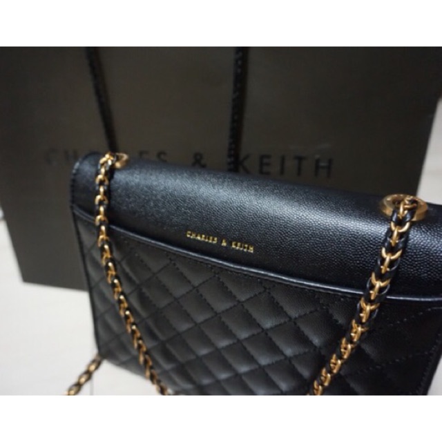 Charles n Keith shoulder bag. Original beli di official store.