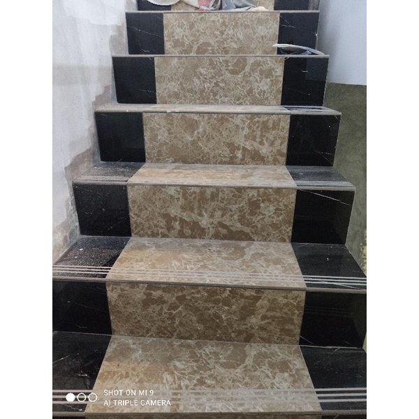Granit Tangga Kombinasi 30x100+20x100 Kia+Apolion Black Glazed Polizhed Kw1