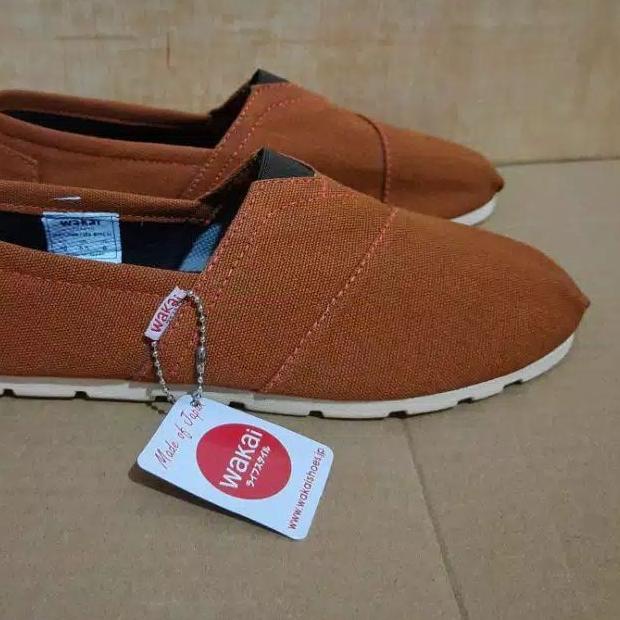 Sepatu WAKAI Kasual Slip On Pria Wanita Grade ORI Coklat Tan
