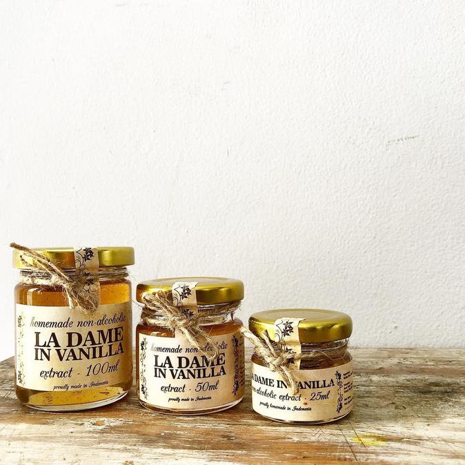 

La Dame In Vanilla Extract Vanila Ektrak 100ml Halal MUI