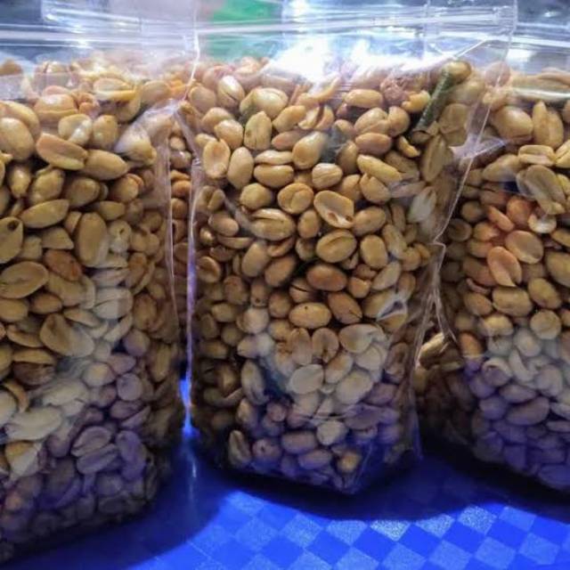 

Kacang bawang aroma daun jeruk/renyah/gurih/enak