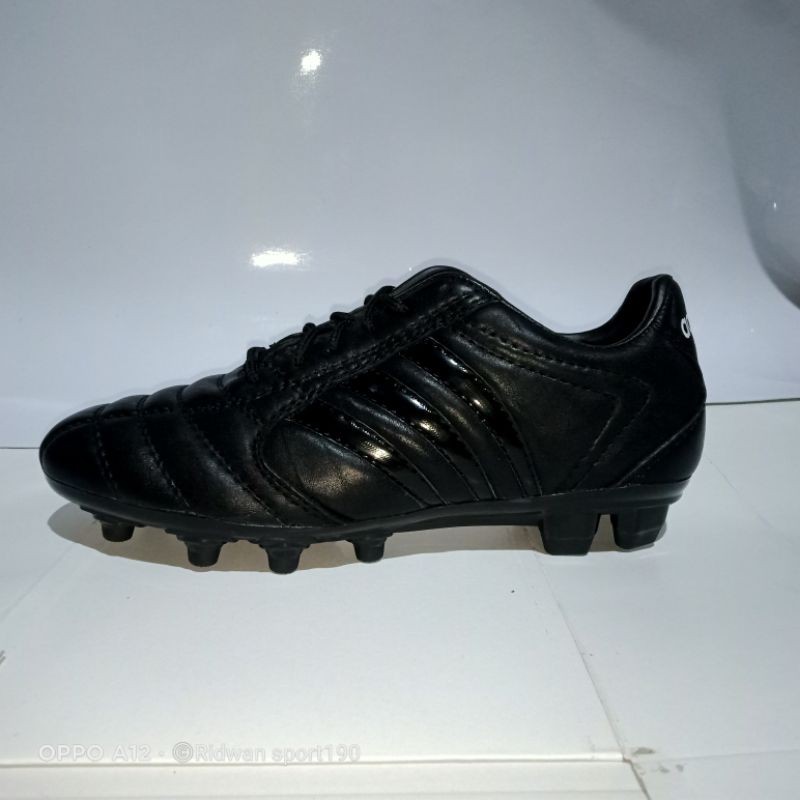 sepatu bola Adidas predator  grande ori kulit asli full blck terlaris-3