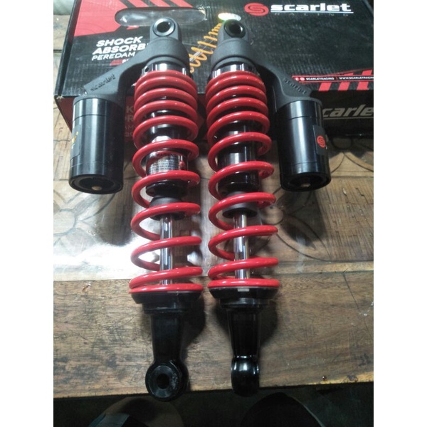 Sok belakang tabung scarlet merah