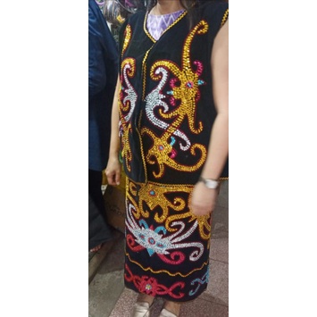Baju Dayak Kalimantan (Wanita & Pria)