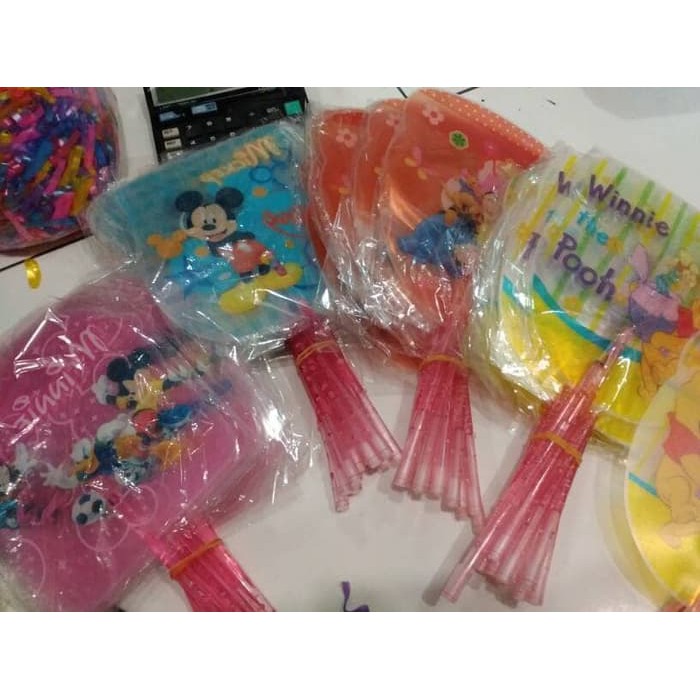 KIPAS  SOUVENIR PLASTIK ATOM MOTIF KARTUN