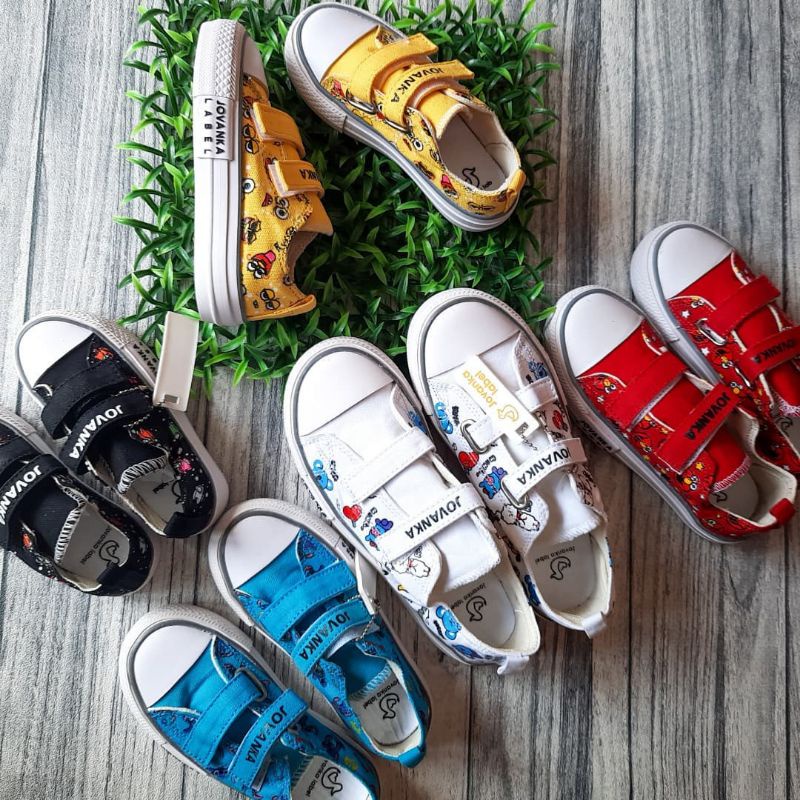 SEPATU ANAK JOVANKA