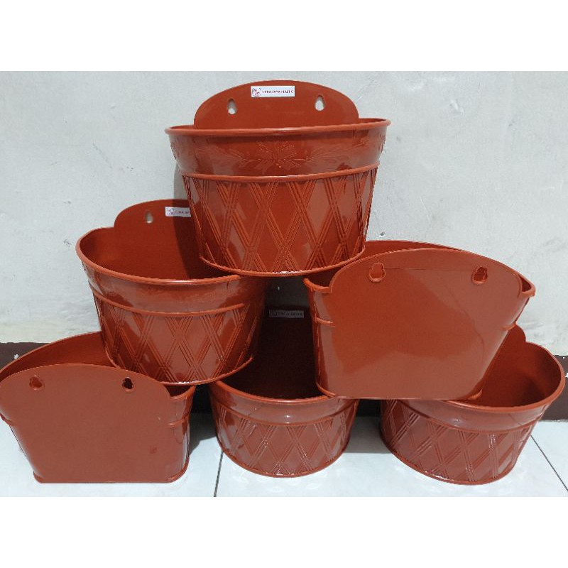 pot tembok warna coklat