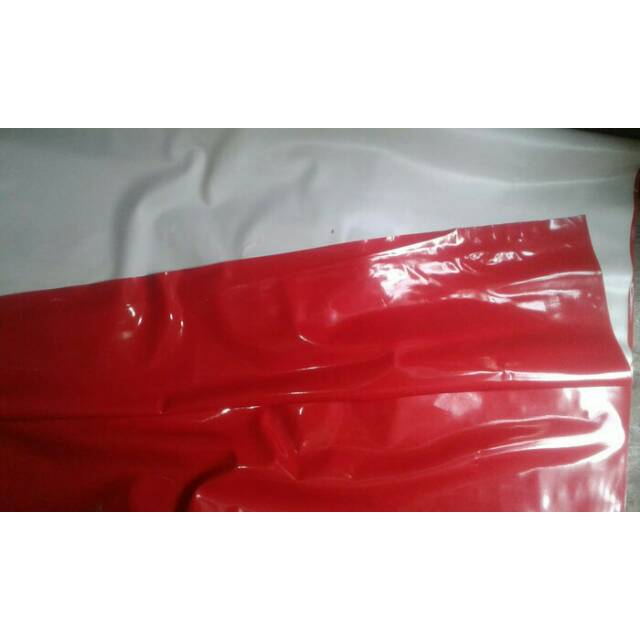 Bahan imitasi kulit merah