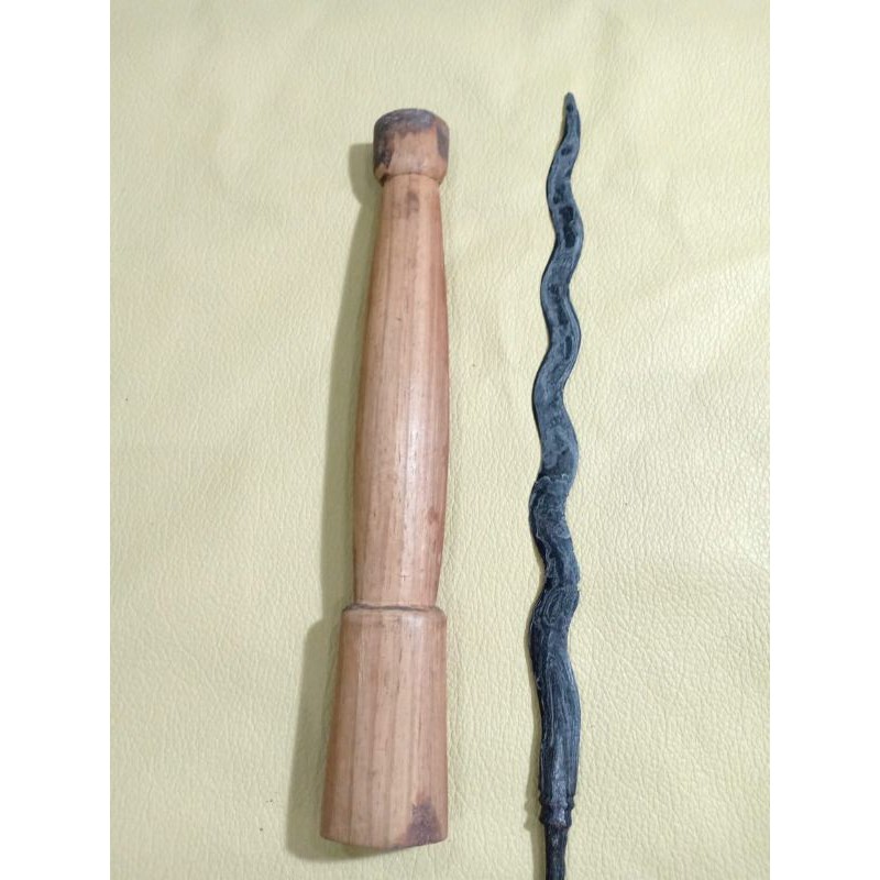 Tombak korowelang lokasian panjang bilah 29 cm