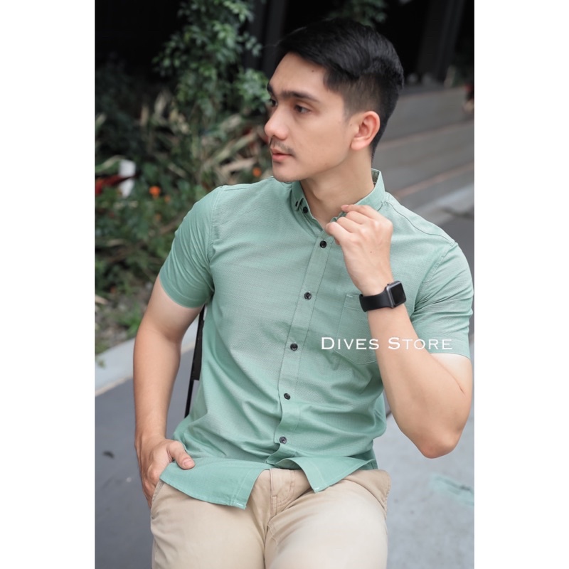 Kemeja pria polos slimfit kasual basic HeM lengan pendek hijau mint sage