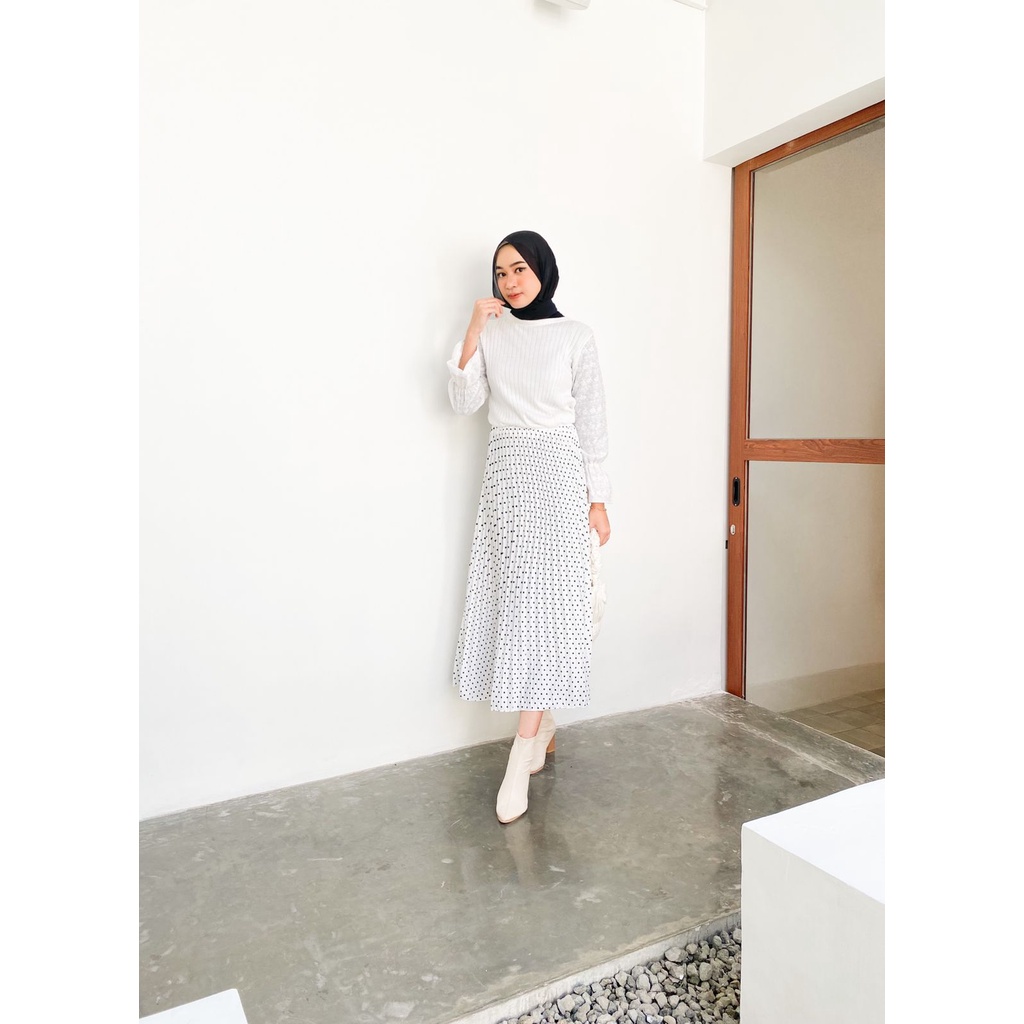 Ameera Rok Plisket Motif-Polka White