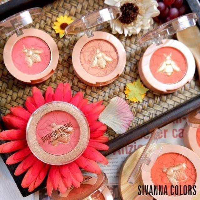 SIVANNA COLORS Gold Bee Blusher In The Peach #HF6036 Thailand / Blush On / Highlighter / Brush