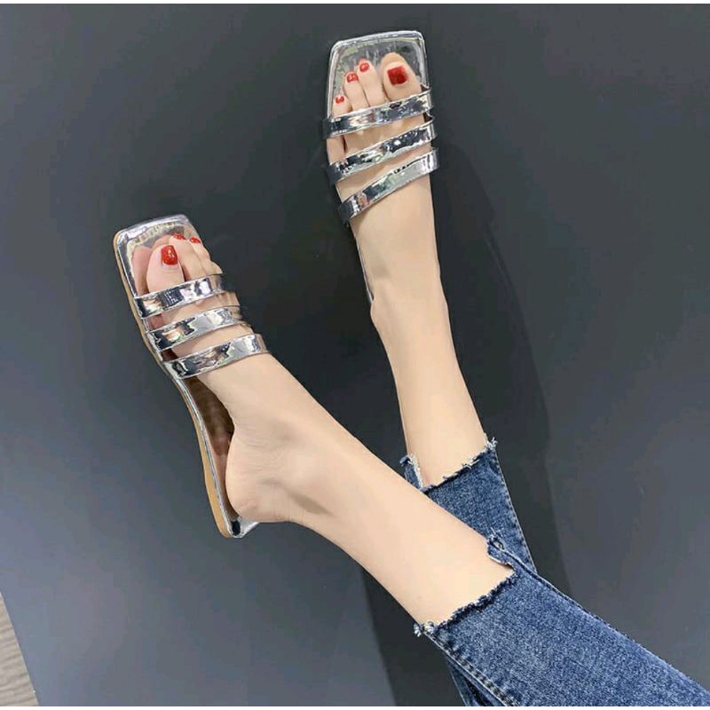 sandal wanita warna chrome/silver