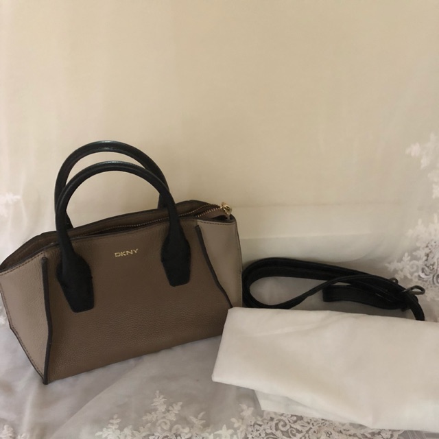 Dkny sling bag Authentic (Reprice)