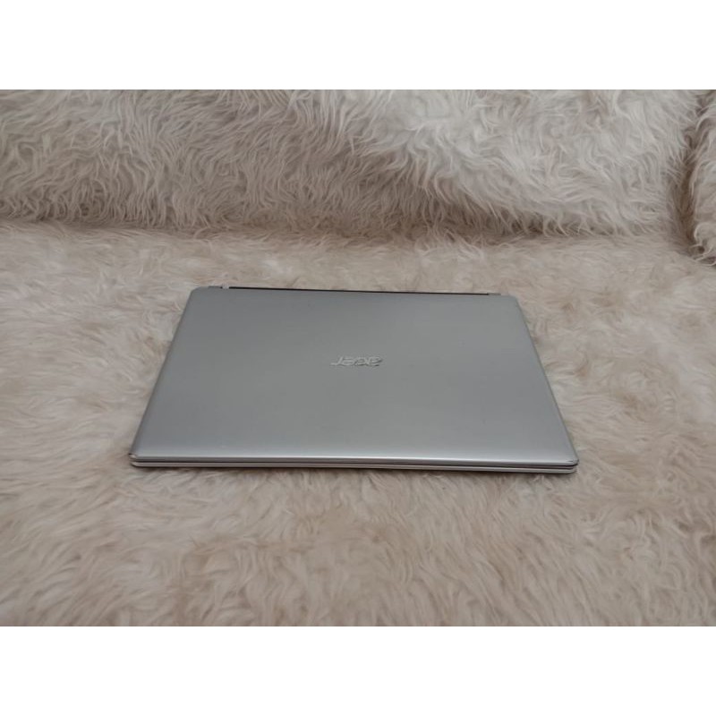Laptop Gaming Acer Aspire V5 471G core i3 Ram 4 gb dobel VGA Nvdia murmer nominus siap pakai