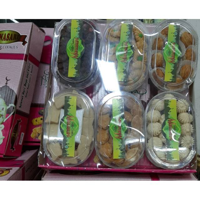 

Paket kue monasari isi 6toples