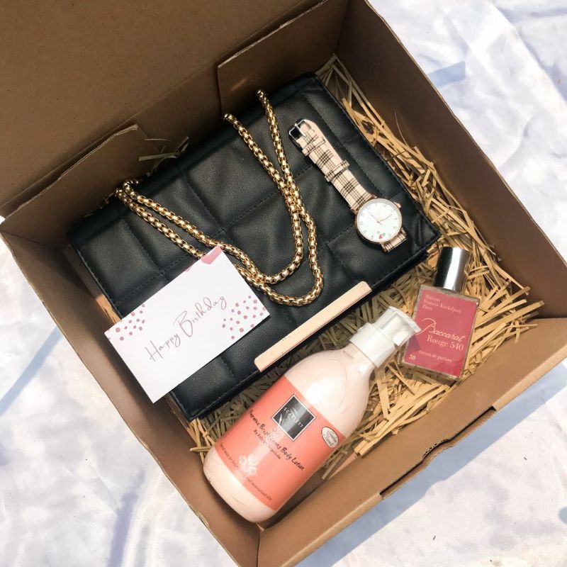 [SCARLETT] KADO 4 IN 1/KADO PACAR/KADO ULANG TAHUN/KADO CEWEK/KADO WEDDING/KADO PERNIKAHAN/KADO KOMPRE/GIFT BOX CEWEK/GIFT BOX TAS CEWEK/KADO TAS/HAMPERS SCARLET/KADO SCARLETT