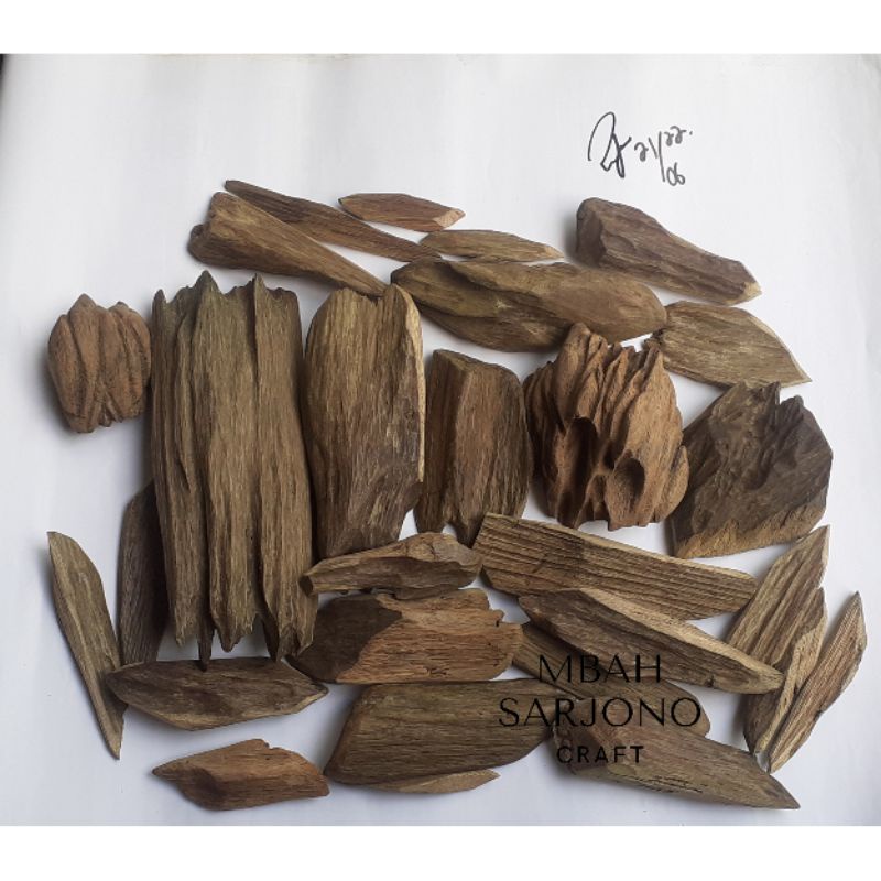 Gaharu Kalimantan Bulungan Kering Super Grade Ab/Agarwood Borneo/Oud/Buhur Gaharu/Bukhur Gaharu/Bokh