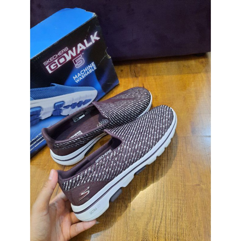 SEPATU Skechers Go Walk 5 Maroon ORI SPORT STATION