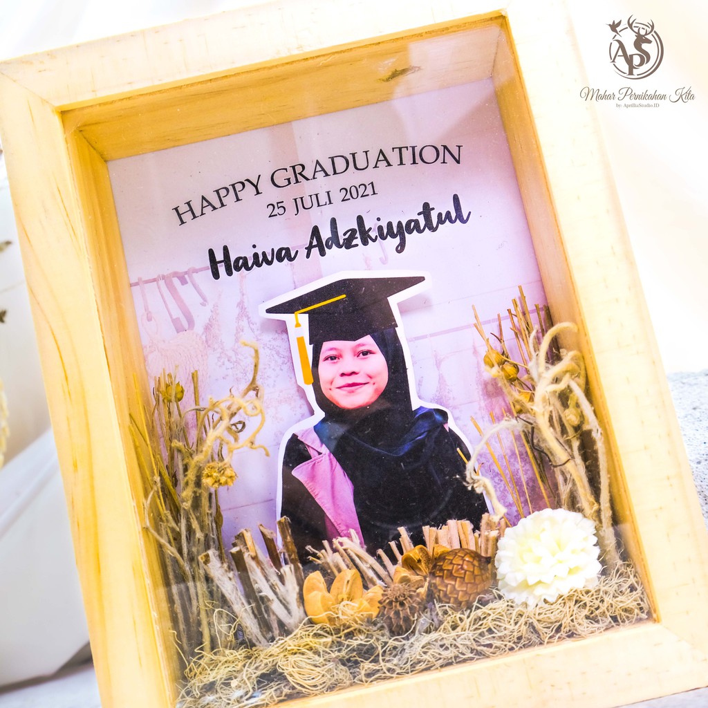 KADO WISUDA NAURA, FRAME BINGKAI CUSTOM FOTO UKURAN 16x12 CM