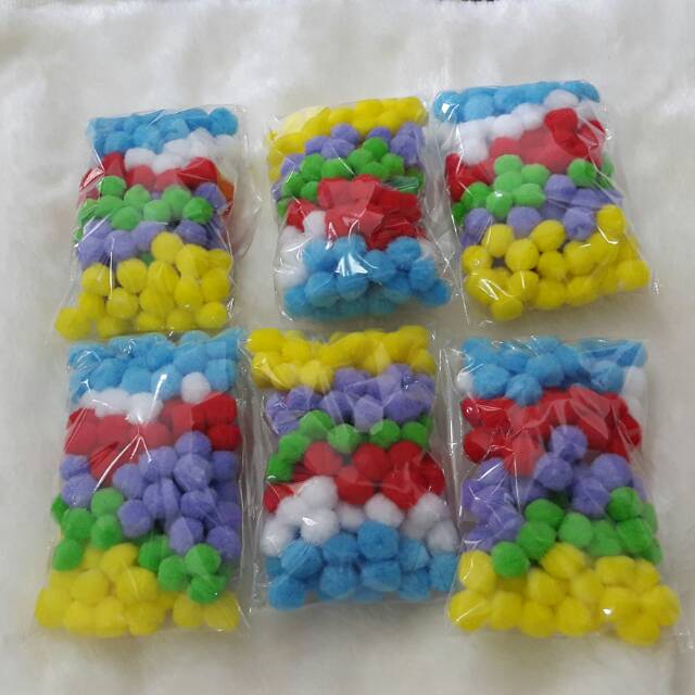 Mainan Montessori Pompom 1,5 cm mix warna isi 100  pcs