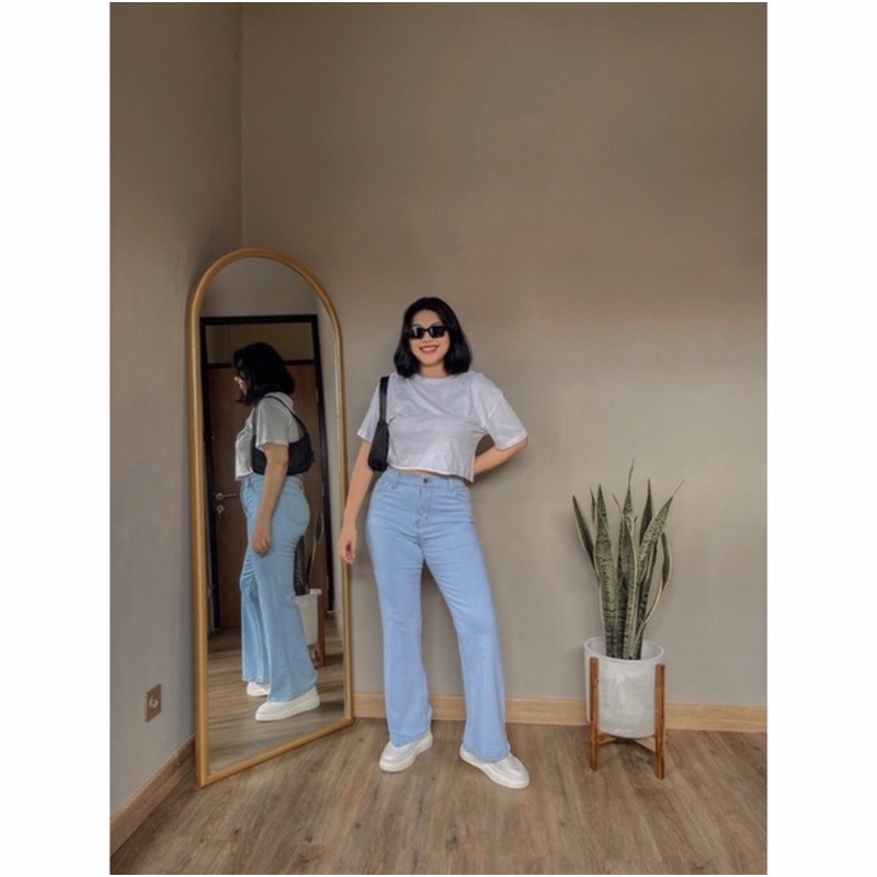 JEANS TANIA LIGHT FLARE BY KIENKA.OUTFIT SIZE 31